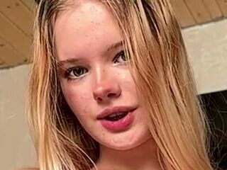 camgirl playing with sex toy JeannettaCeraos