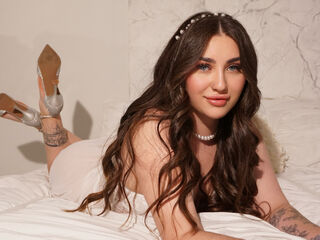 naked cam girl photo KeiraHarts