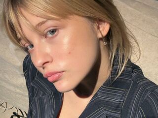 naked camgirl photo SoledadMadon