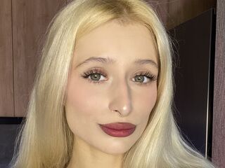 naked camgirl MonicaBarbies