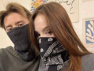 live sex cam couple EmilyAndDan