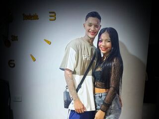 bedroom voyeur live webcam YuleimysAndAlex