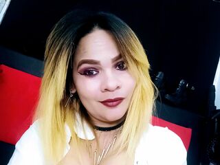 ass spanking cam girl BellucciSarah