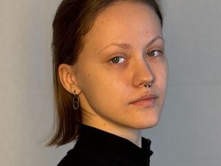 webcamgirl chatroom AlainaCaveness