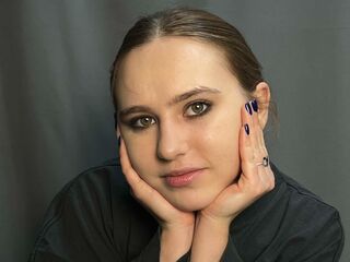 beautiful webcamgirl AlanaHowlett