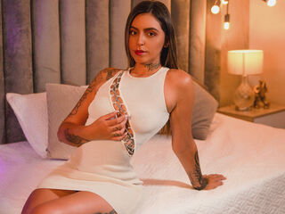 adult cam AlannaBenz