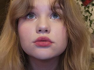 girl showing tits AlisiaTompson