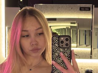 beautiful webcam girl AllureAngel