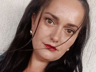 shaved pussy webcam AmiraCeleste