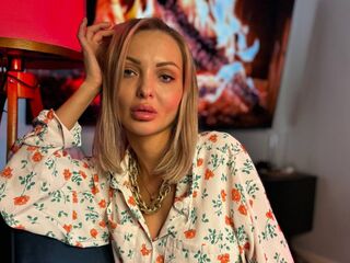 hot cam girl fingering shaved pussy AmityHarwick