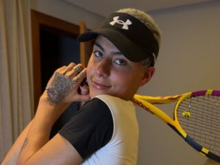 hot cam girl fingering shaved pussy AriadneRose