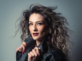 naked girl with webcam masturbating with dildo AryTorres