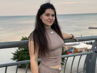 naked camgirl masturbating with dildo Bellaelya