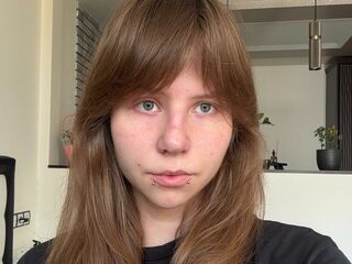 girl topless BeulaBenskin