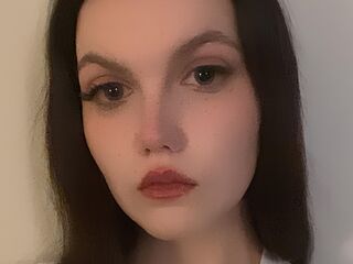 naked camgirl masturbating with vibrator BrittaAmrine