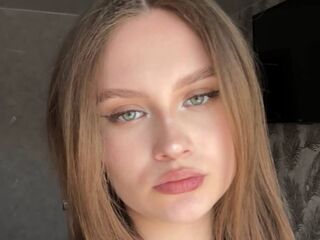 camgirl fingering shaved pussy CarylonPreis