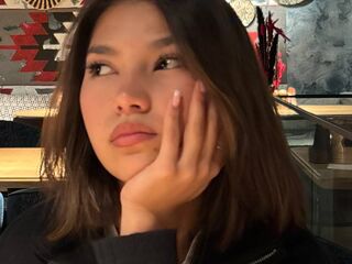 naked camgirl CelsaCoty