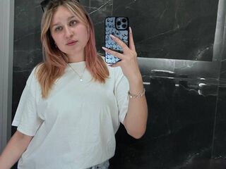 cam girl masturbating with dildo ChuFlorendo