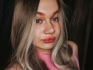 camslut showing tits CirillaAkerman