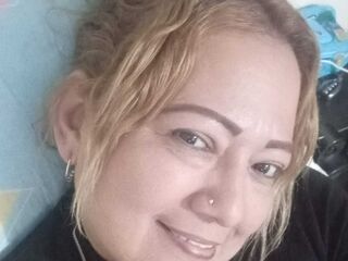 girl showing pussy ClauSilver