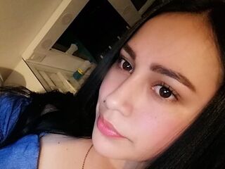 camgirl playing with vibrator CloeBonnie