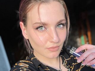 cam girl playing with dildo CristaStwell