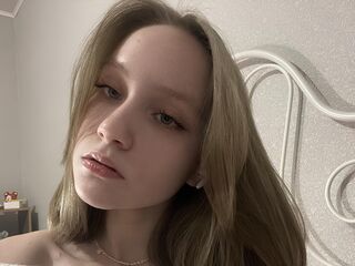 naked camgirl masturbating with vibrator CutieKit