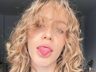 camgirl playing with sex toy DaniaGanis