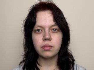 camgirl masturbating with dildo DawnaSandra