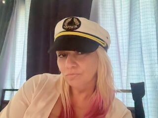 camgirl fingering bald pussy DjLilPuffster