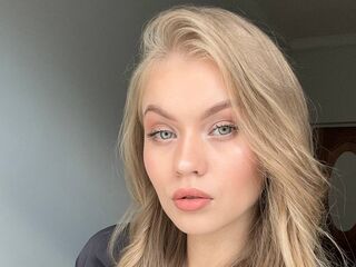 camslut topless ElaraBrooks