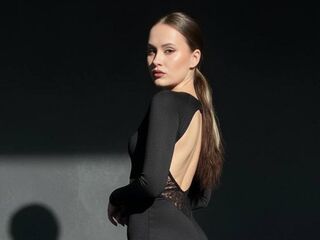 hot strip tease cam EmilyGiffin