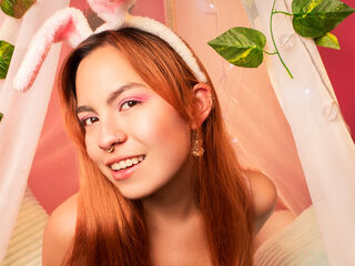 cam girl fingering EmmaMonnet