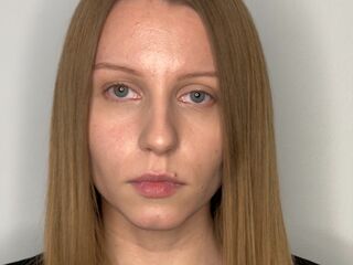 topless webcamgirl FawnTobin