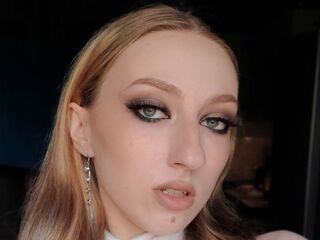 hot cam girl fingering shaved pussy HenriettaFare