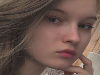 camgirl playing with dildo InocenciaFarrare