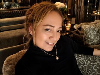webcamgirl chat room IrishFaster