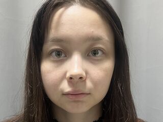 girl showing tits JuliaSwivey