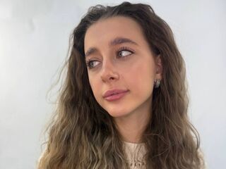 camgirl playing with sex toy KamiZinni