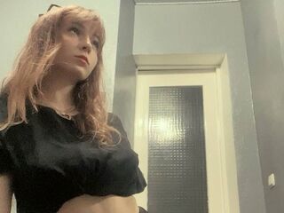 naughty cam girl fingering shaved pussy KatheSanagustin