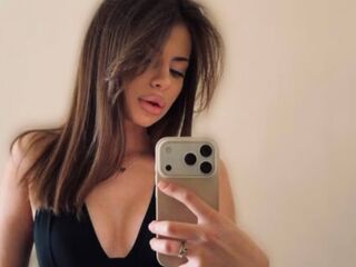 camgirl playing with dildo KatrinGrant