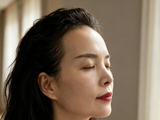 camgirl masturbating with dildo LIliChang
