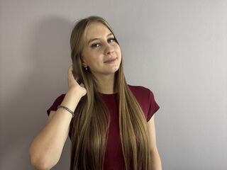 girl showing tits LeolaHunkins