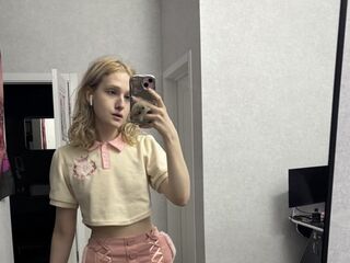 camgirl masturbating with sex toy LilaMik