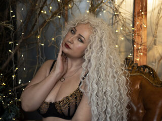 camgirl fingering shaved pussy LilitLang