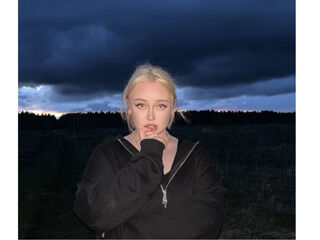 fingering girl chatroom LitaBloom