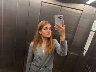 shaved pussy cam LizzieIacovino