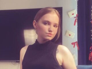 camgirl chat room LoraKen