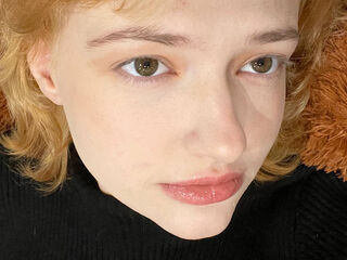 girl fingering pussy LunaBeans