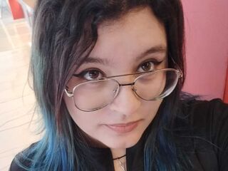 naughty camgirl fingering shaved pussy LunaCarther